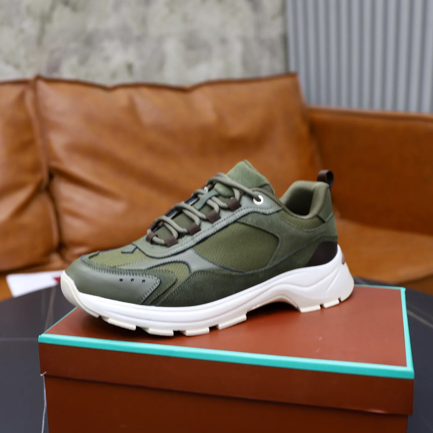 Factory price: 💰520Loropiana LP men's shoes ♞size; 38-44 "45.46 customization" cowhide stitching. It is really easy to wear, lazy, loose, casual, perfect comfort. There are many color choices, and they all look good with clothes. Is it true that Loropiana can bring social value? “Loropiana is the best thing money can buy”